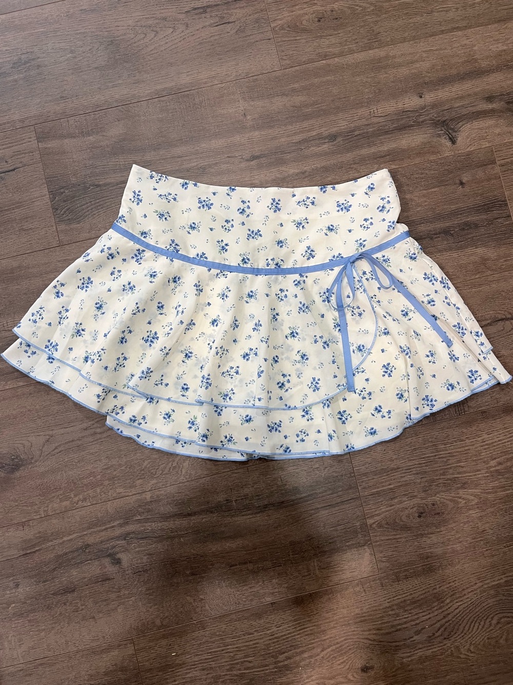 Papermoon Cream and Blue Floral Ruffle Mini Skirt - Picture 2 of 5